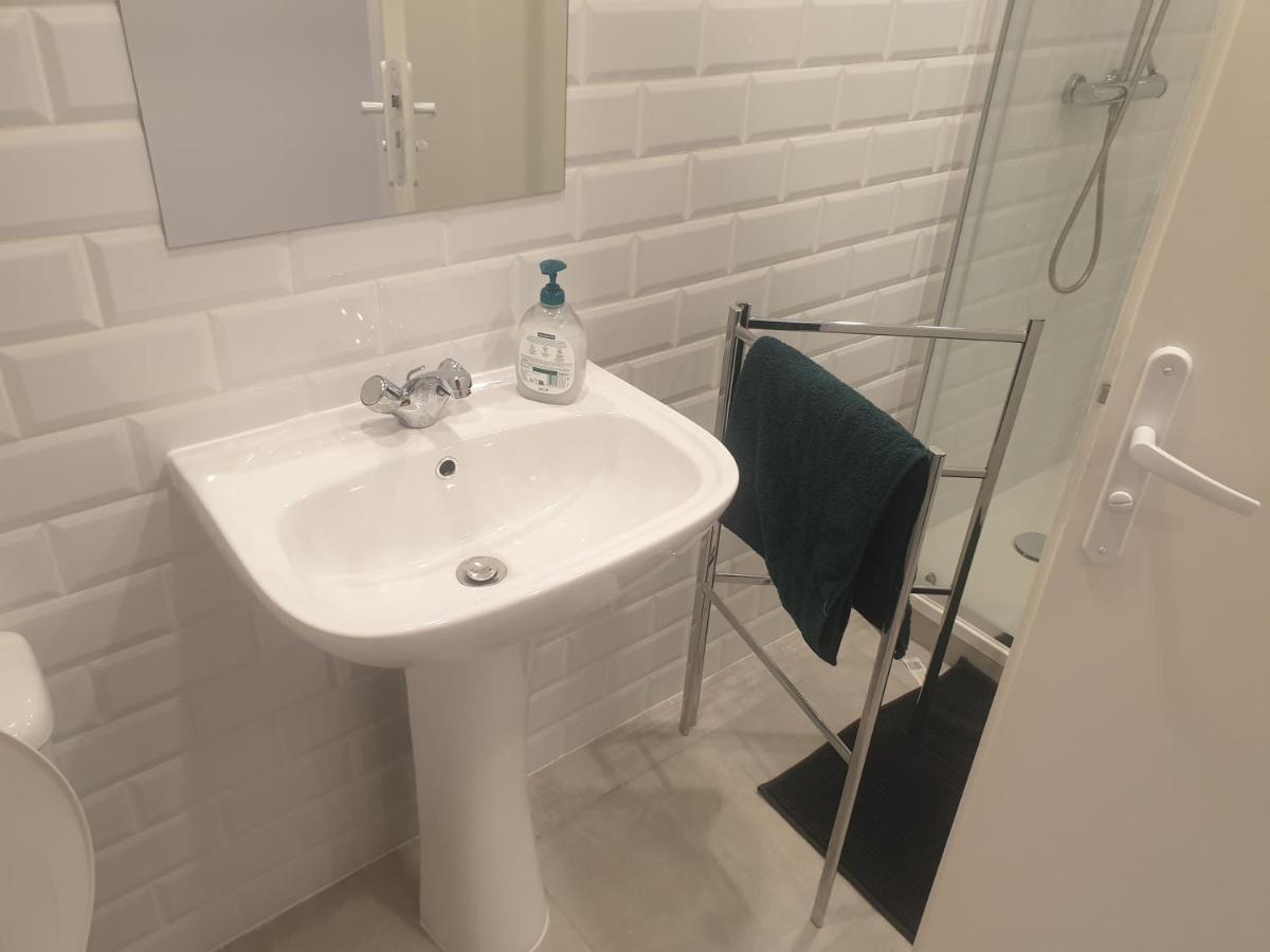 Appartements Renove 2023 Proche Aeroport 5Min, Gare Sncf 2 Min, Tramway Au Pied De L'Immeuble , Parking Possible, Renovated Apartments 2023 Near The Airport 5 Min, Train Station 2 Min, Tram Next To The Building 1 Min, Parking Possible Niza Exterior foto