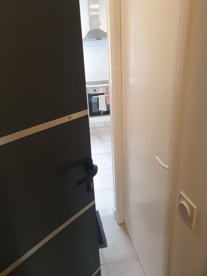 Appartements Renove 2023 Proche Aeroport 5Min, Gare Sncf 2 Min, Tramway Au Pied De L'Immeuble , Parking Possible, Renovated Apartments 2023 Near The Airport 5 Min, Train Station 2 Min, Tram Next To The Building 1 Min, Parking Possible Niza Habitación foto