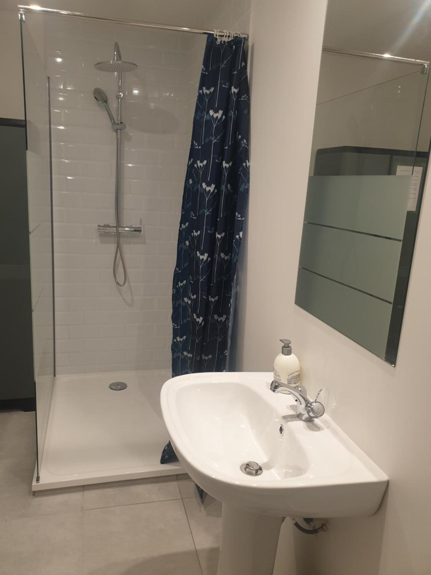 Appartements Renove 2023 Proche Aeroport 5Min, Gare Sncf 2 Min, Tramway Au Pied De L'Immeuble , Parking Possible, Renovated Apartments 2023 Near The Airport 5 Min, Train Station 2 Min, Tram Next To The Building 1 Min, Parking Possible Niza Habitación foto